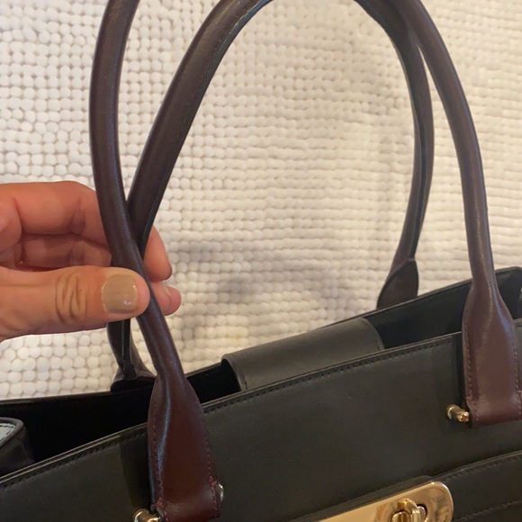 Gorgeous handbag  practically new - Picture 3 of 4